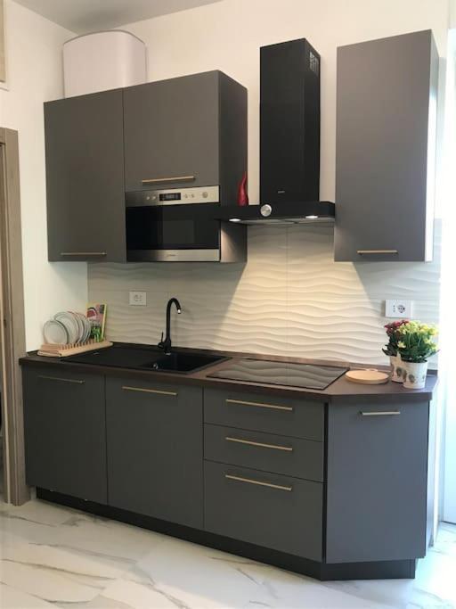 Zeus-08: Splendido Monolocale, Zona San Siro Apartamento